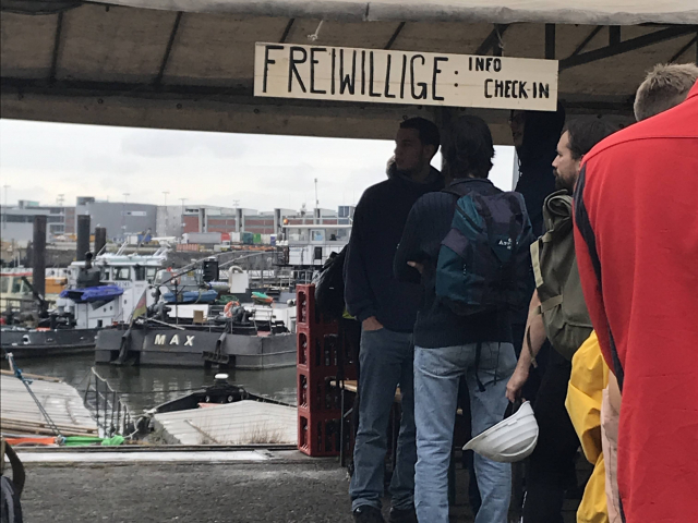 Entladung Segelkaffee von Cafe Chavlo in Hamburg